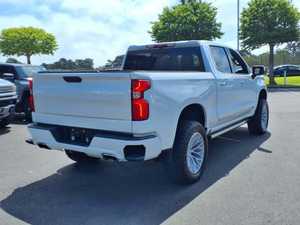 Chevrolet Silverado 1500 High Country Crew Cab AWD 2024 d'occasion, conduite à gauche, intérieur foncé, sièges en cuir, régulateur de vitesse adaptatif, jantes R19 - Product Image 2