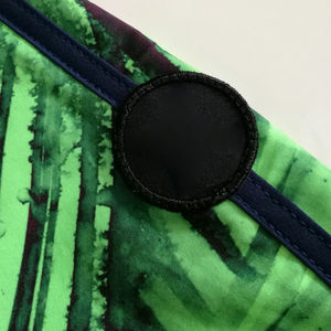 Pantalones cortos para correr cómodos de alta calidad hechos en Pakistán para hombre, color sólido con decoración de patrón de estilo deportivo informal - Product Image 4