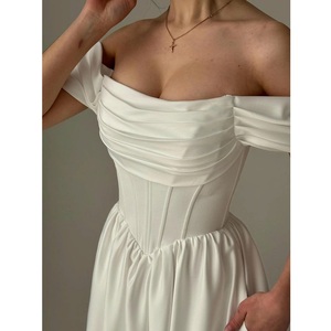 Robe de mariée en satin haute couture épaules dénudées manches drapées - Product Image 1