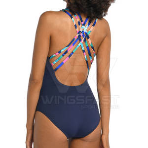 Maillot de bain une pièce confortable pour femme, respirant, à contraste de couleurs, avec logo frontal, séchage rapide, durable et sans coutures - Product Image 4