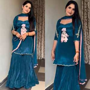 Collection de costumes de festival indien Tissus en soie pure Chinon de haute qualité avec travail de conception de broderie pour les femmes - Product Image 4