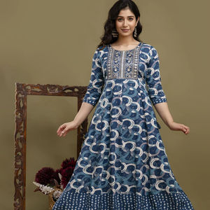 Elegante Kurti Anarkali Estampado en Azul Índigo con Escote Bordado, Estilo Étnico Informal, Tela Suave y Transpirable - Product Image 3