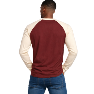 Maglietta a Maniche Lunghe Kappa Alpha Psi con Ricamo in Ciniglia Rosso Scuro Stile Old English K, Fraternità Greca Nupe 1911, T-Shirt Premium in Cotone - Product Image 2