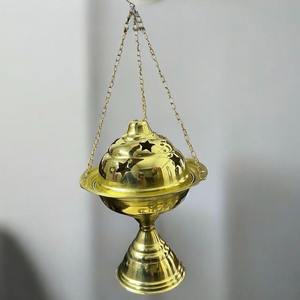 Quemador de Incienso de Latón Ornamentado para Ceremonias Especiales que Ofrece Belleza Decorativa y Liberación Constante de Humo para Ocasiones Sagradas - Product Image 6