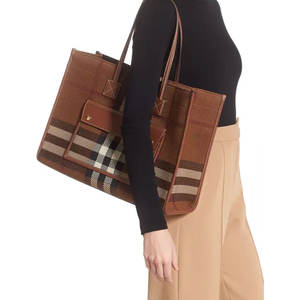 Sac fourre-tout pour femmes 2024-2025 en cuir PU, nouveau design, sac à main tendance, sacs fourre-tout personnalisés à la mode chez Qasaab Gloves Company - Product Image 6