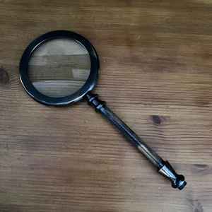 Lupa de mano de latón náutico con bolsa de cuero desgastado decoración marítima - Product Image 6