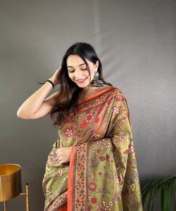 Indiase Bruiloft <span class=keywords><strong>Saree</strong></span>-Klaar Om Te Dragen In Zijde, Fluweel, Organza Met Bloemenkant - Product Image 4