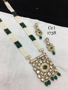 Magnifique ensemble de bijoux Kundan Mosenite superbe collier et boucles d'oreilles pour les fêtes et célébrations de mariée - Product Image 4