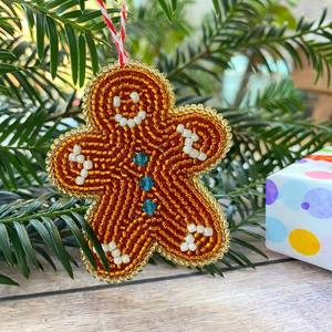 Adorno de estrella hecho a mano con cuentas y detalles intrincados que aporta un encanto festivo elegante para la decoración del árbol de Navidad y para regalar. - Product Image 2