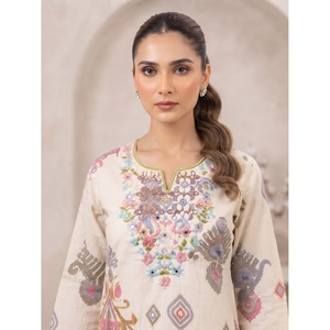 Kurta en coton blanc brodé pour femme, longueur intégrale, col rond, manches trois quarts, haut décontracté respirant, tenue ethnique traditionnelle - Product Image 2