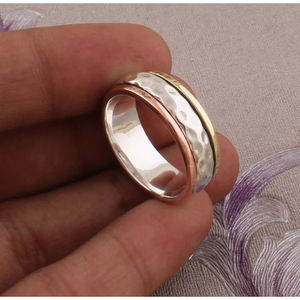 Bague de méditation en argent sterling 925 plaqué or 18 carats avec lunette indienne faite à la main vente en gros de bijoux pour fête de mariage - Product Image 3