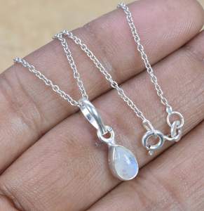 Pendentif en pierre de lune arc-en-ciel en forme de poire, argent sterling 925, bijoux faits à la main, cadeau de naissance pour femme, collier élégant, pierre de naissance de juin - Product Image 4