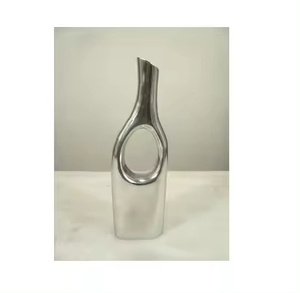 Vase à fleurs fait main de conception luxueuse en métal de qualité chère pour la galerie et le bureau décoratif dernière arrivée Pot de fleur martelé - Product Image 3