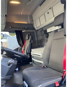 Camion tracteur 2016 pour T 430 High New Euro 2 Diesel 6x4 conduite à gauche 351-450 ch 673 000 km - Product Image 3