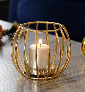 Support votif élégant en fer pour table à manger avec des découpes à motif de fleurs douces pour des réunions intimes - Product Image 4