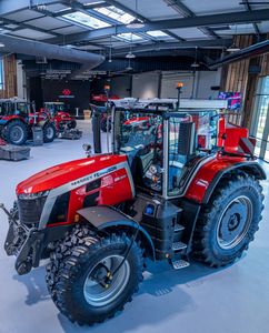 ซื้อรถแทรกเตอร์มือสอง Massey Ferguson รุ่น 290/385/240/375 สำหรับการเกษตร  พร้อมจำหน่ายแล้ว ลดราคา  แบบ 2WD/4WD - Product Image 3