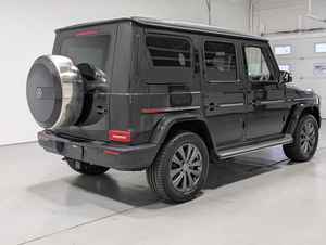Mercedes-Benz G 550 AWD 4MATIC SUV d'occasion 2025, moteur 4 cylindres de 2,5 L, et finitions intérieures haut de gamme comme des sièges en similicuir - Product Image 3