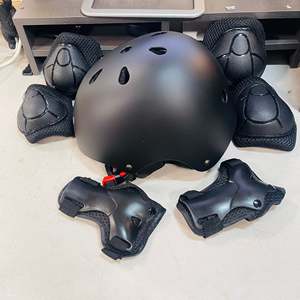 Set di Protezioni Sportive per Bambini da 2 a 7 Anni Include Casco e Protezioni per Ginocchia, Gomiti e Polsi - Product Image 3