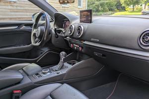 Voiture d'occasion fiable Audi S3 Turbo 4 cylindres, Quattro AWD, modèle 2018 - Product Image 4