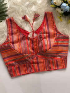 La blusa moderna tiene un material de seda banarasi pesado de varios colores, la blusa Tiene cuello en forma de V y la espalda tiene un patrón sabyasachi - Product Image 3