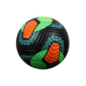 Balón de fútbol personalizado Junbao, talla 5, con cámara de goma, peso aproximado de 420g, PU, para interior/exterior, disponible al por mayor. - Product Image 1
