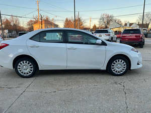 Voitures d'Occasion en Gros Pas Chères à Vendre Berline Toyota Corolla LE 4 Portes 2018 - Product Image 3