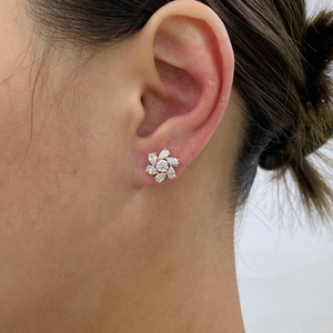 Pendientes de Oro de 10k, 14k y 18k con Diamantes Creados en Laboratorio, Certificados por IGI, Selección de Joyería Fina Sostenible, Estilos en Oro Amarillo, Rosa y Blanco - Product Image 4