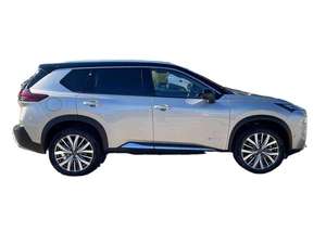 SUV Híbrido 4x4 2025 con Sistema de Propulsión Asistida Eléctrica Avanzado, Ruedas de 20 Pulgadas, Interior Oscuro, Volante a la Izquierda, Transmisión Automática - Product Image 2