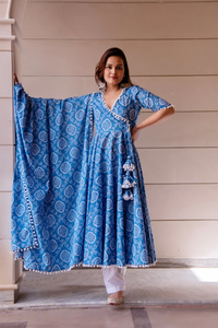 SUNHARI BLUE BANDHEJ COTON ANGRAKHA SET AVEC COTON DUPATTA Imprimé Anarkali Kurta Pant Dupatta set - Product Image 4