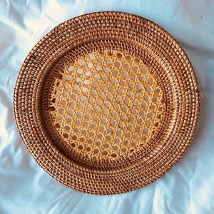 Cubiertos de Ratán de Color Verde y Salvamanteles - Product Image 2