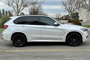 Used 2023 Mid-Size Luxury SUV Left Dark R17 Wheels Powerful Naturally Aspirated Engine Automatic Transmission All Wheel-<b>Drive</b> - Product Image 4