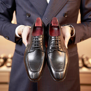 รองเท้าหนังคุณภาพสูงสำหรับผู้ชาย  หนังหมูแท้  ดูดซับแรงกระแทก  กันน้ำ  เหมาะสำหรับใส่ทำงาน - Product Image 1