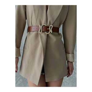 Cinturón de estilo casual para mujer con hebilla de resina con diseño de serpiente - Product Image 1