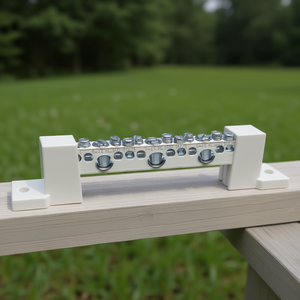 Barre de distribution OutBack Power TBB-WHITE avec isolateurs blancs pour systèmes solaires - Product Image 3