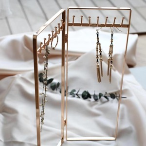 Support à bijoux de style pliant pour boucles d'oreilles colliers anneaux organisateur peu encombrant pour table de vanité et utilisation d'affichage de voyage - Product Image 1