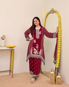 Modern Formal Floral Daily Wear Women's <b>Kurti</b> Vibrant Floral Print Button Placket Bell Sleeves Quick Dry Soft Maslin All Seasons - Product Image 2