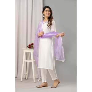 Kurta en mousseline de soie blanche et violette pour femme avec pantalon en mousseline brodé et dupatta - Product Image 5