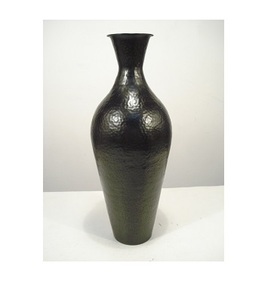 Vase à fleurs long en métal, design martelé - Product Image 1