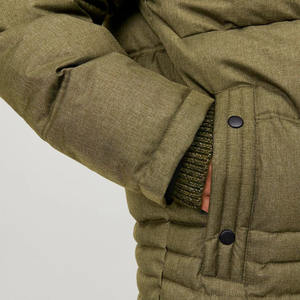 OEM chaqueta de invierno con logotipo personalizado para niños hombres fino acolchado burbuja Puffer con capucha cuello alto cremallera bolsillo decoración calle - Product Image 5