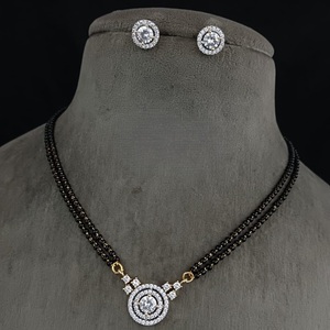 Conjunto de Mangalsutra chapado en oro de nuevo diseño de moda con colgante de CZ y pendientes a juego para boda y uso diario para mujer - Product Image 1