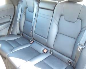 Excellente <span class=keywords><strong>occasion</strong></span> <span class=keywords><strong>2020</strong></span> Volvos-<span class=keywords><strong>XC60</strong></span> automatique essence 4 cylindres Euro6 5 places 190hp VOITURES D'<span class=keywords><strong>OCCASION</strong></span> prêtes à être expédiées dans le monde entier - Product Image 4