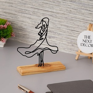 Estatua Artística de Dama en Metal Negro con Base de Madera, Centro de Mesa Perfecto para Decoración Elegante del Hogar, Procedente de la India - Product Image 4