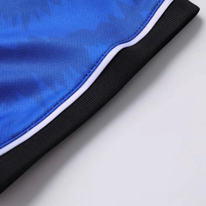 Tenue de football personnalisée - Ensemble de sport rayé bleu roi et blanc - Vêtements d'équipe haute performance directement de l'usine de Sialkot - Product Image 5