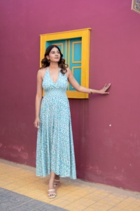 Conjunto Coordinado Estampado Floral Blanco y Azul Marino, Top Corto Halter y Pantalones Anchos, Atuendo de Dos Piezas Estilo Gitano para Vacaciones de Verano, Midi Natural - Product Image 3