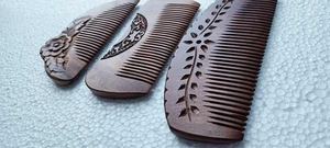 Peine natural de madera antiestático hecho a mano acabado liso con mango de madera para el Salón del hogar o de viaje viene en caja - Product Image 6