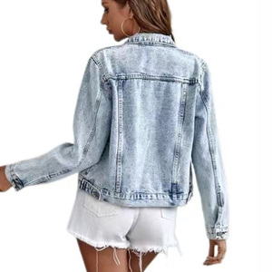 Veste en jean tendance pour femmes, manteau élégant de tous les jours, vêtements durables et élégants pour le streetwear et le style de vie. - Product Image 6