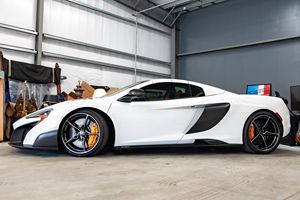 Offre exceptionnelle : McLaren 675 LT Spider d'occasion 2016, propre et prête à être expédiée - Product Image 2
