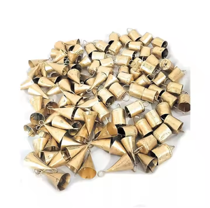 Campanas de Vaca de Metal Hechas a Mano con Acabado de Oro Rústico Utilizadas para Decoración Colgante Adorno Religioso Campana de Vaca por decor IMPEX - Product Image 5