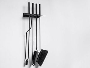 Elegante Juego de Herramientas de fuego de hierro de pie con silueta limpia y durabilidad forjada adecuada para casas de estilo antiguo - Product Image 6