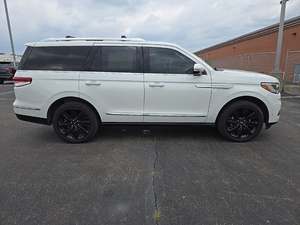 Lincoln Navigator Reserve 4WD SUV 2024 Neuf/Occasion, Moteur Essence 4.1-6L, Transmission Automatique, 1-25000 Miles, 7 Places - Product Image 4